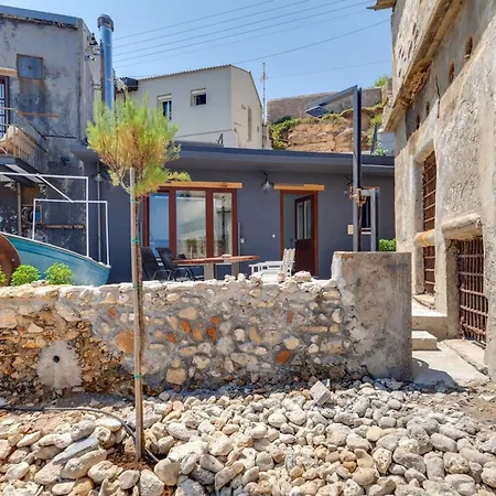 Skiff - Transformed On The Water's Edge * חאניה