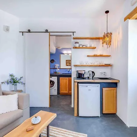 Skiff - Transformed On The Water's Edge Apartman