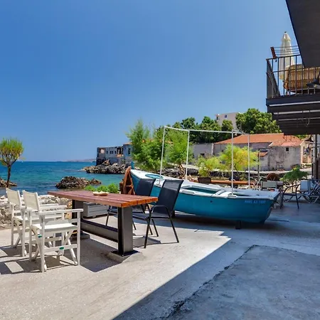 Appartamento Skiff - Transformed On The Water's Edge *