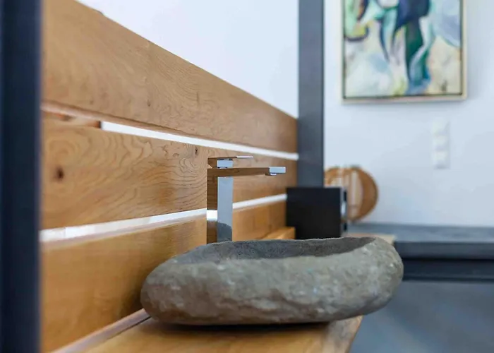 Skiff - Transformed On The Water's Edge ハニア