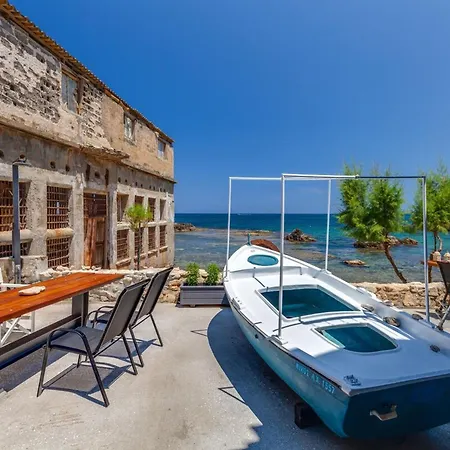 Skiff - Transformed On The Water's Edge Апартаменты *