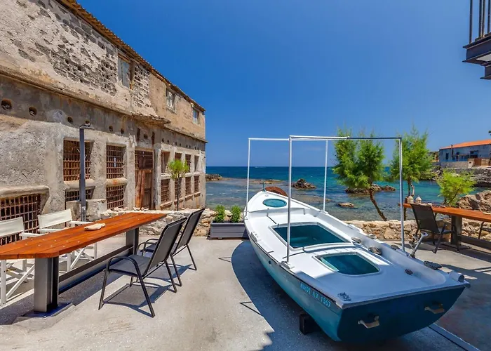 Skiff - Transformed On The Water's Edge Apartment *