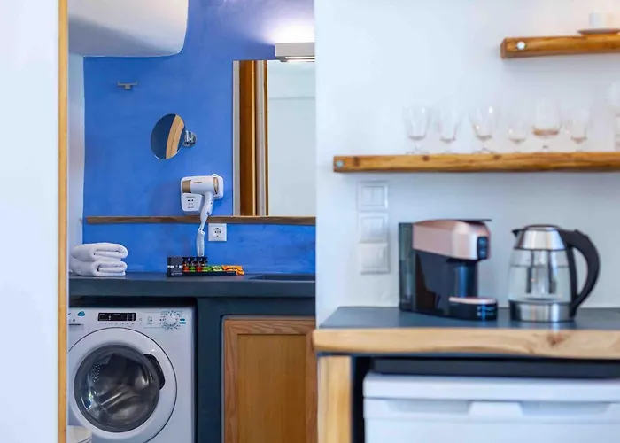 Apartment Skiff - Transformed On The Water's Edge